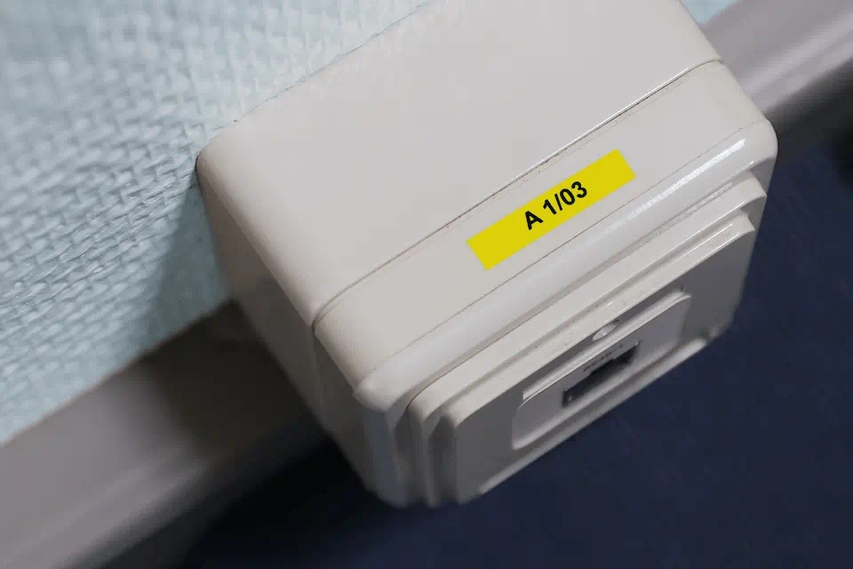 Консуматив Brother TZe-611 Tape Black on Yellow , Laminated, 6mm